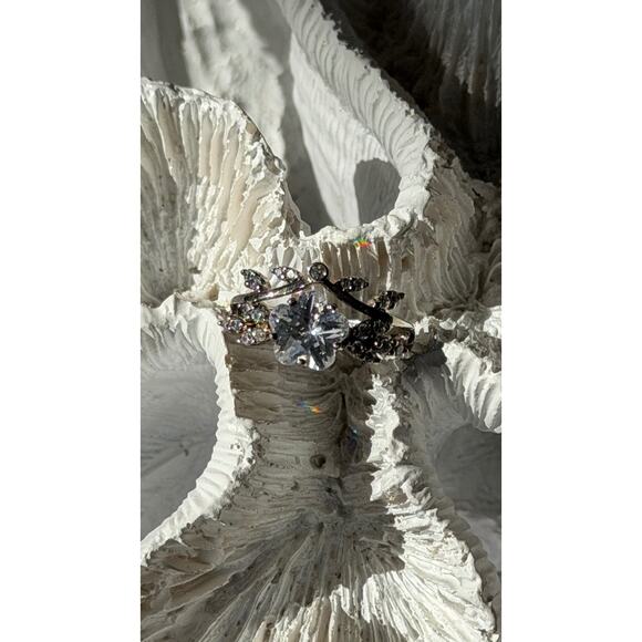 925 Sterling Silver White Topaz Flower Ring Size 5 - Picture 11 of 11